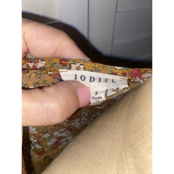 Jodifl Floral Ruffle Layer Round Neck Boutique Top Size Small Fall Colors - Picture 11 of 11